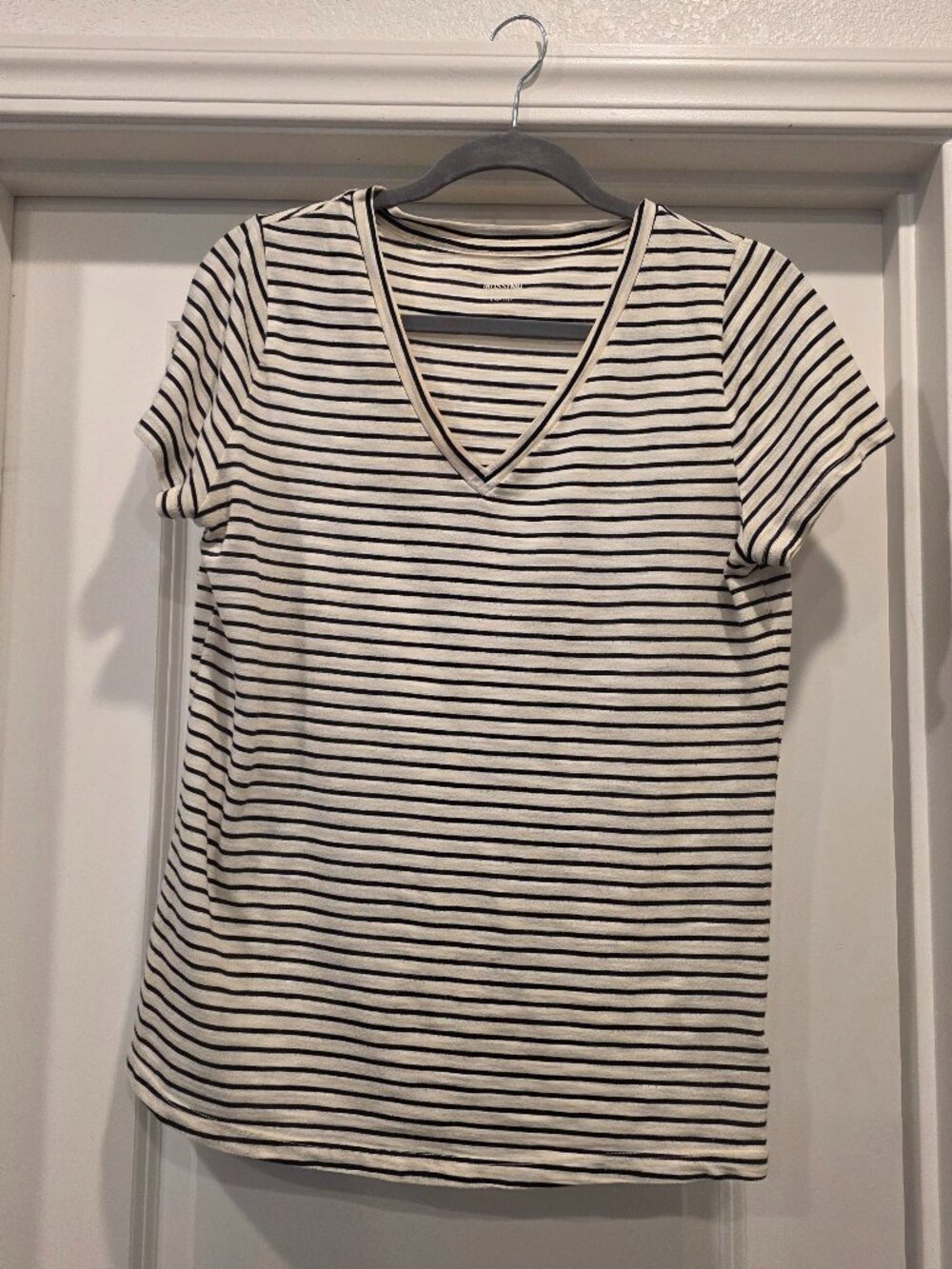 Mossimo Striped V-Neck T-Shirt - Size L